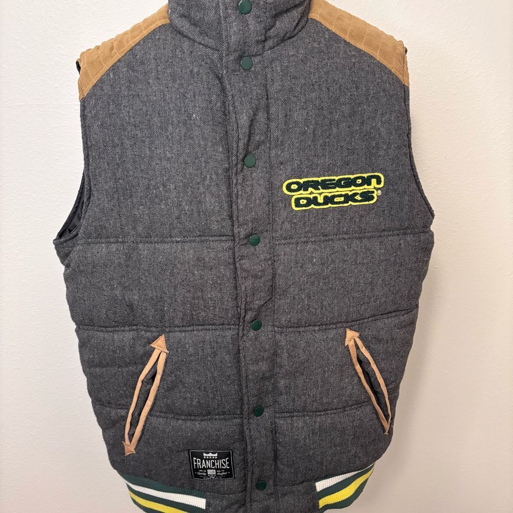 UO Ducks Men's Reversible Puffer Collegiate Vest Official Franchise Club Sz L